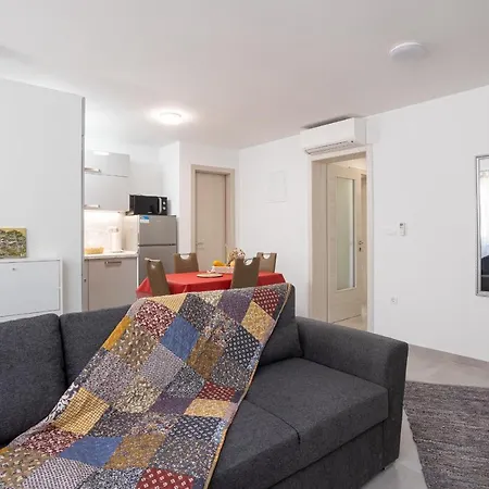 Apartament Marina *