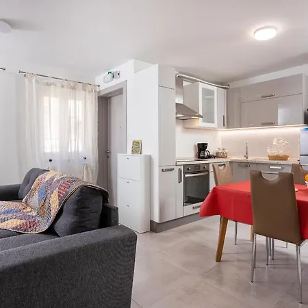 Apartament Marina